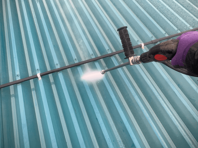 屋根塗装(高圧洗浄)