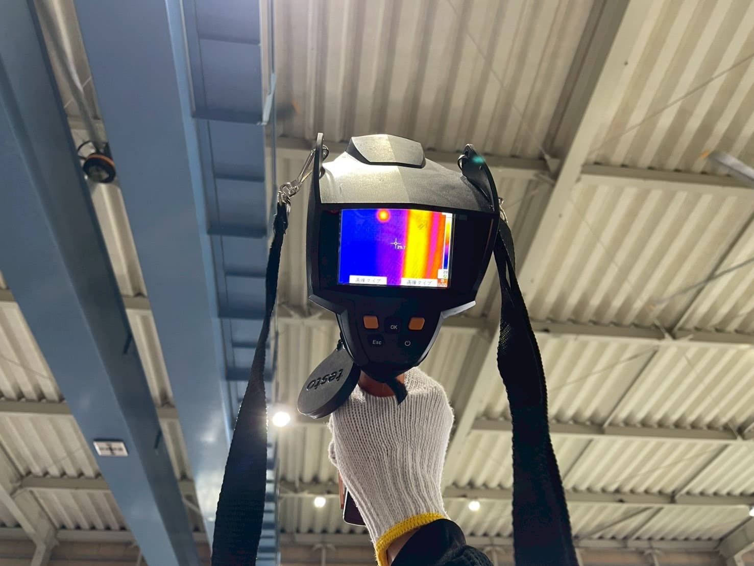 【千葉県】工場屋根 サーモバリアスカイ工法 施工箇所裏面温度確認