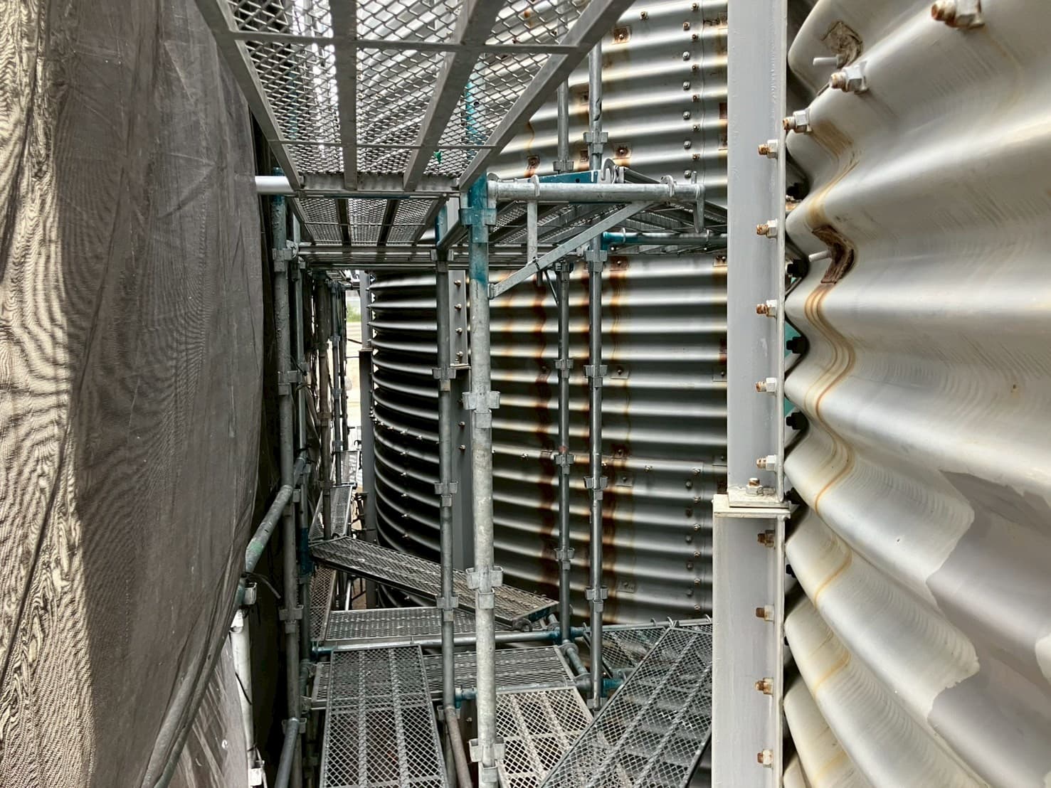 【愛知県小牧市】 サイロ塗装工事着工